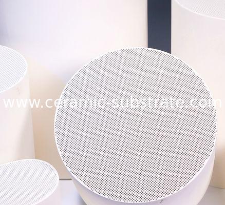 কেনা Ceramic Catalyst Carrier , 100CPSI Diesel Engine SCR Ceramic Substrate online manufacture